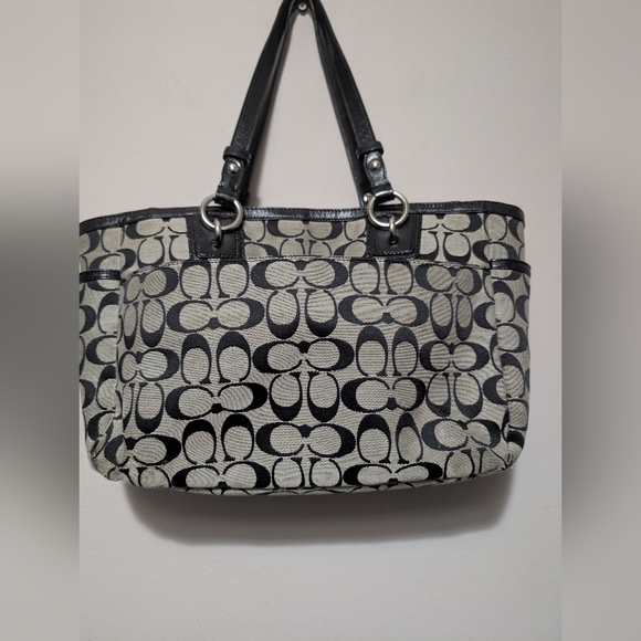 Coach Gallery Signature Zip Tote Black & Gray 🩶 - Picture 8 of 8